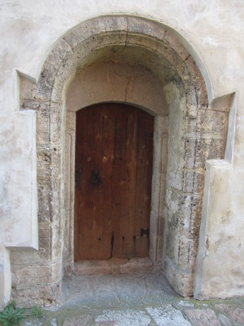 Románský portál kostela vTetíně